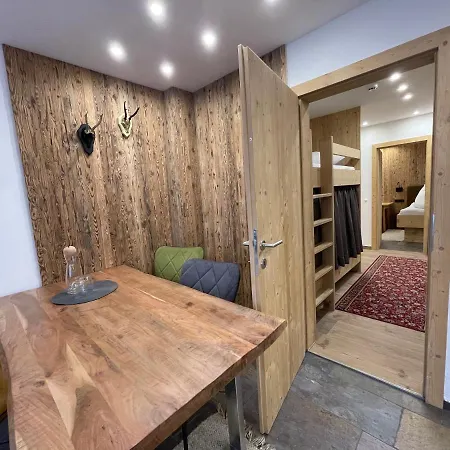 Haus Alpenrose * St. Anton am Arlberg